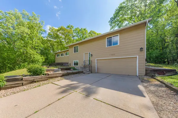 17800 Jamaica CIR, Lakeville, MN 55044