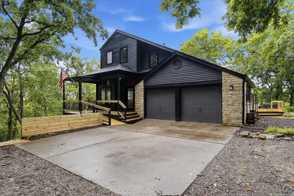 8237 SE 2nd ST, Tecumseh, KS 66542