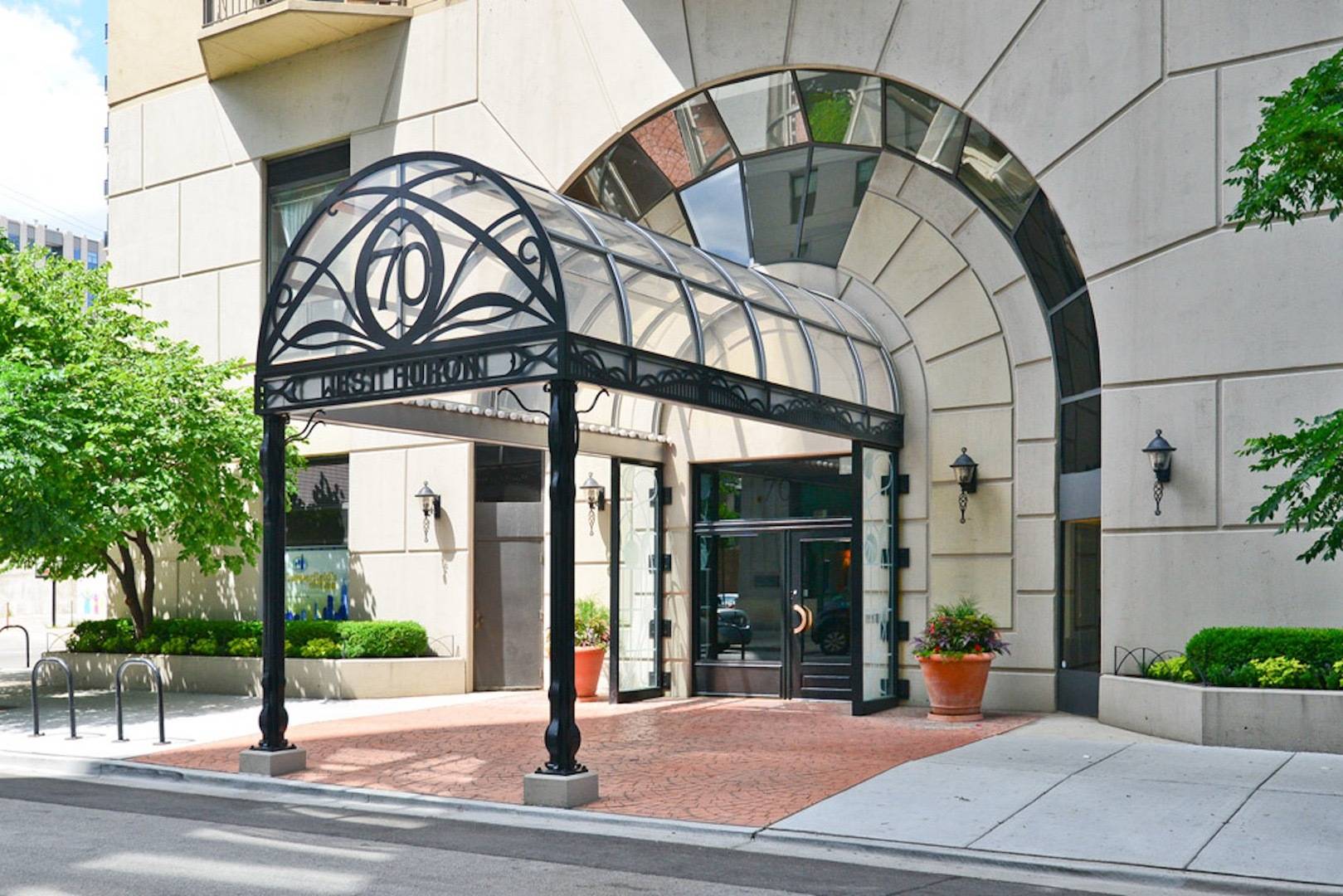 70 W HURON ST #1505, Chicago, IL 60654