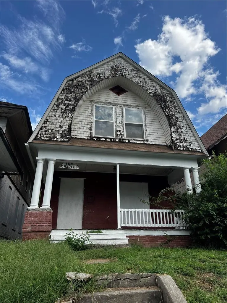1513 Charles ST, St Joseph, MO 64501