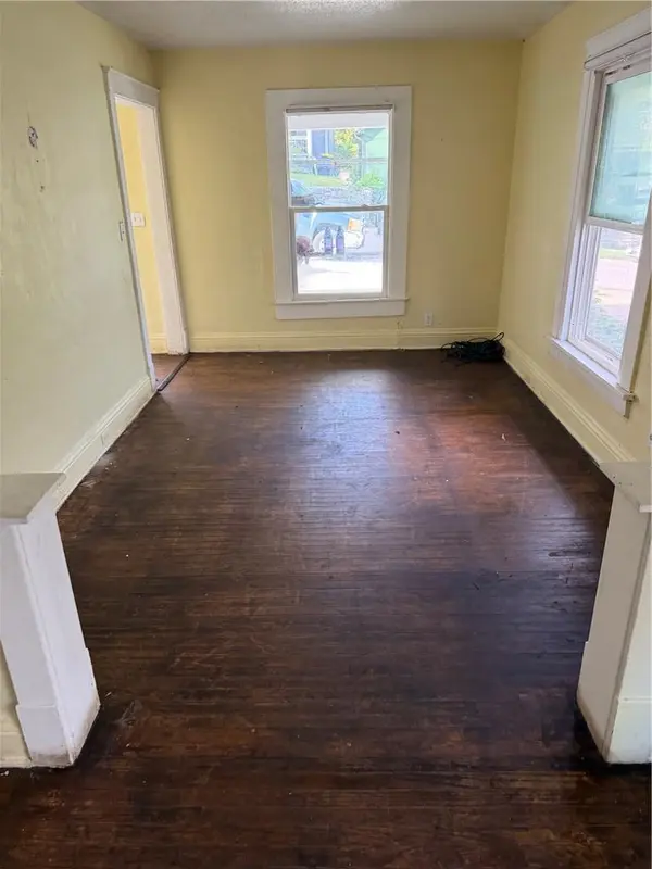6621 E 12th TER, Kansas City, MO 64126