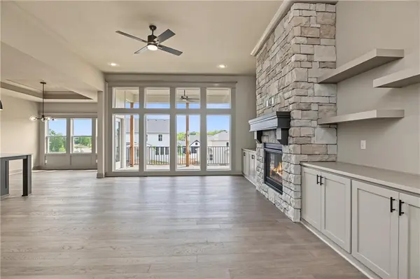 23903 Clear Creek Pkwy, Shawnee, KS 66226