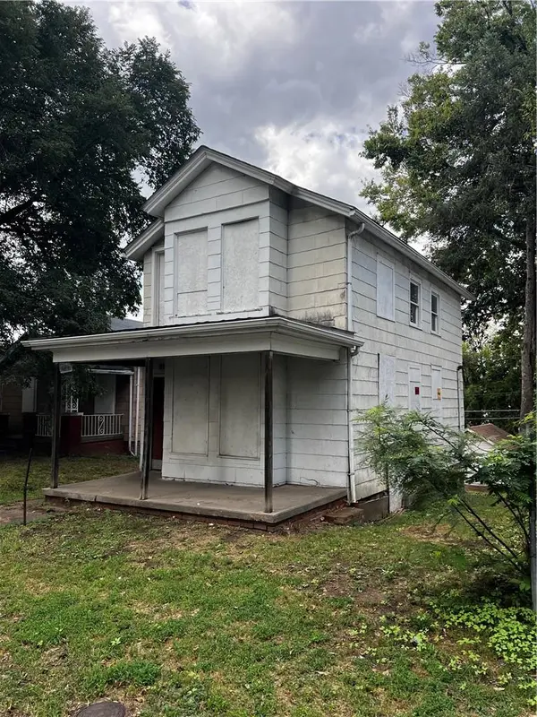 212 S 15th ST, St Joseph, MO 64501