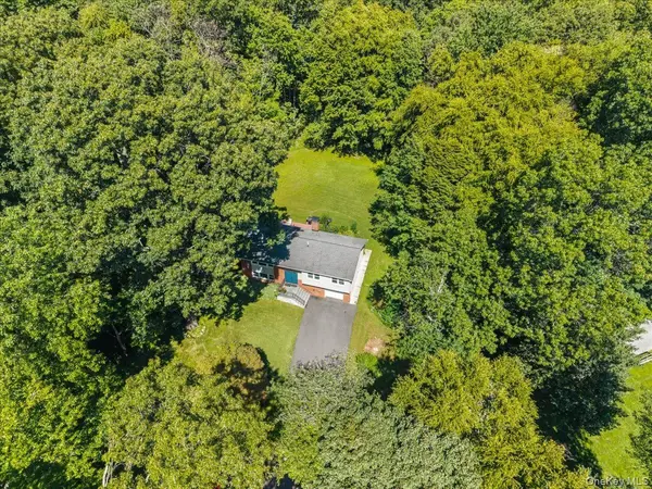 24 Willow PL, Lake Peekskill, NY 10537