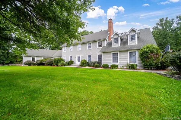 4 Fox Hollow DR, Blooming Grove, NY 10914