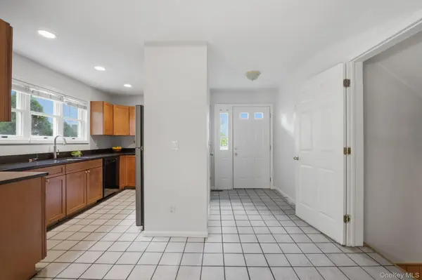 1452 Iroquois ST, Shrub Oak, NY 10588