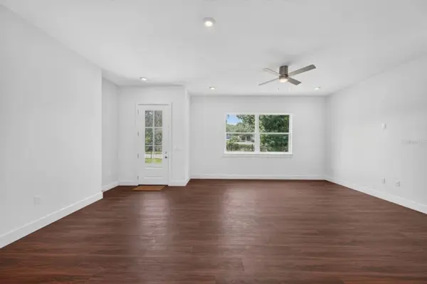 8003 CHANEY LN, Tampa, FL 33617
