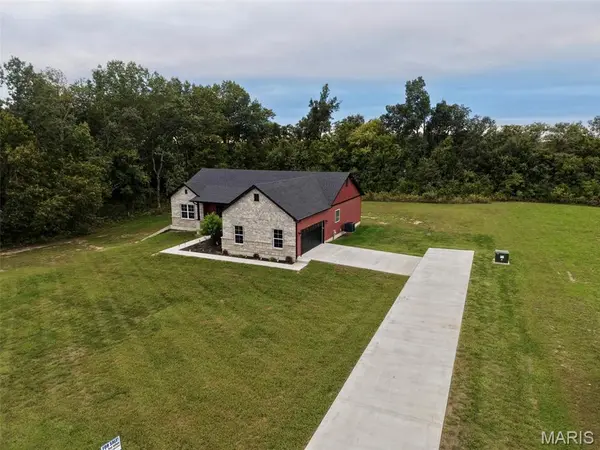 3525 Weatherby LN, Farmington, MO 63640