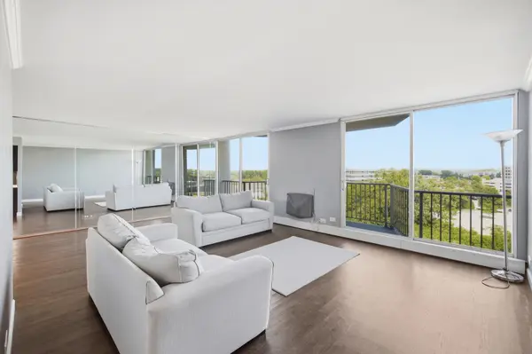 40 N Tower RD #7E, Oak Brook, IL 60523
