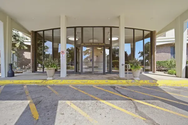 40 N Tower RD #7E, Oak Brook, IL 60523