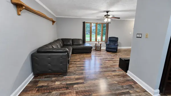 404 E Oak ST, Leroy, IL 61752