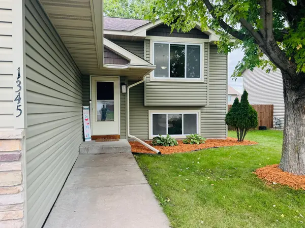1345 Osprey CT, New Richmond, WI 54017