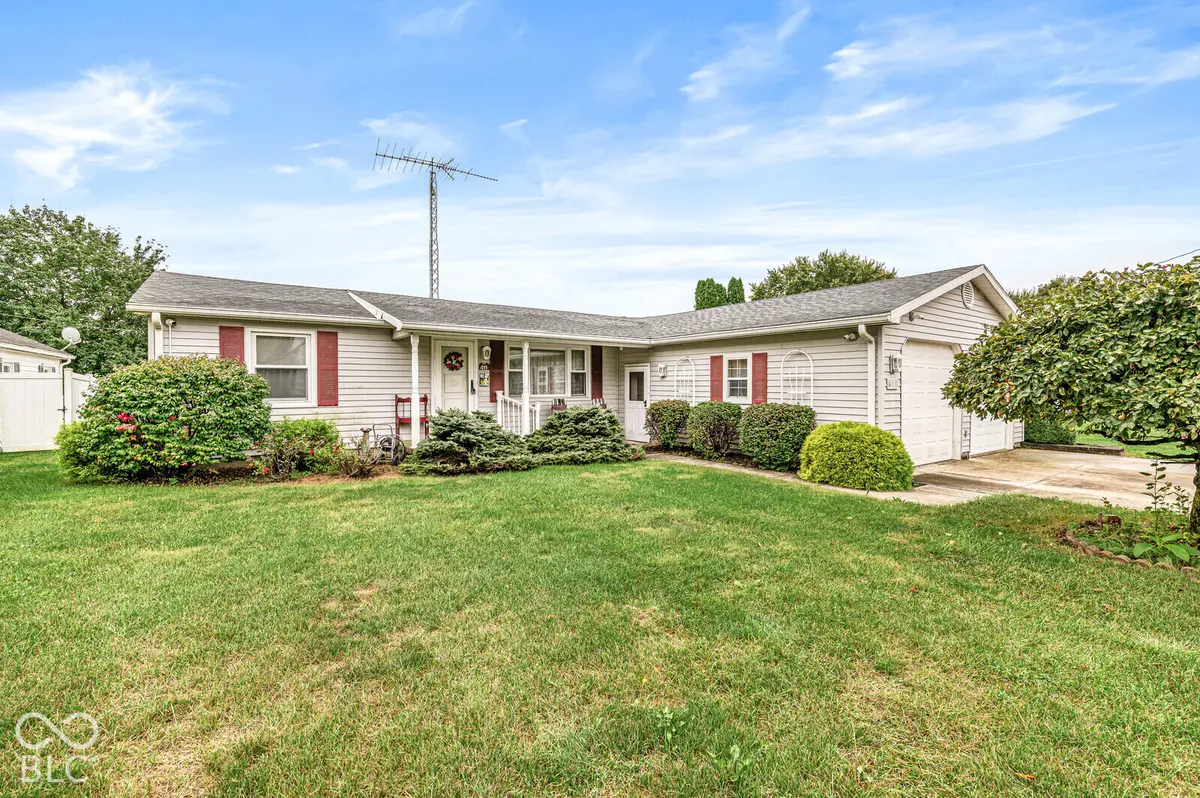 411 Linden DR, Spiceland, IN 47385