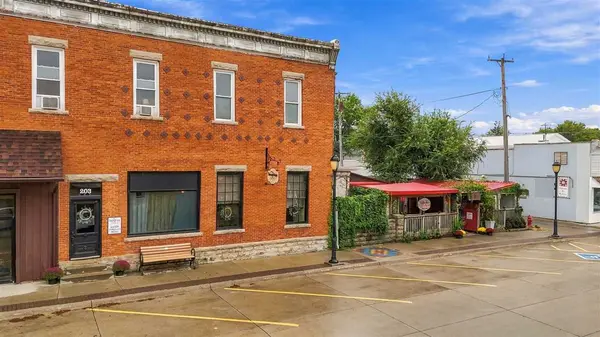203 5th St, Kalona, IA 52247