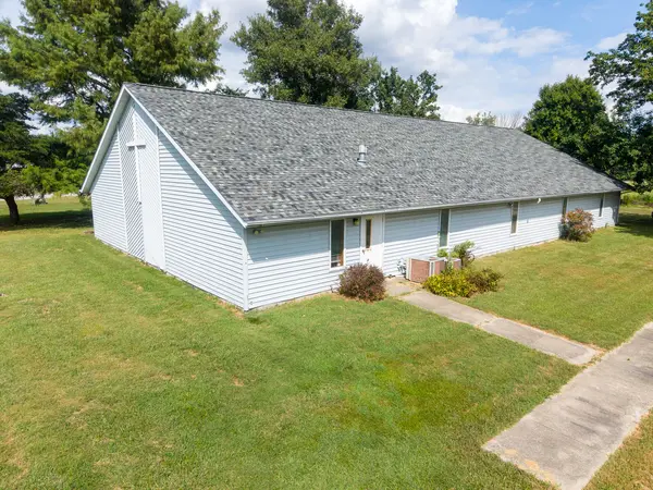 321 Country Club LN, Centralia, IL 62801