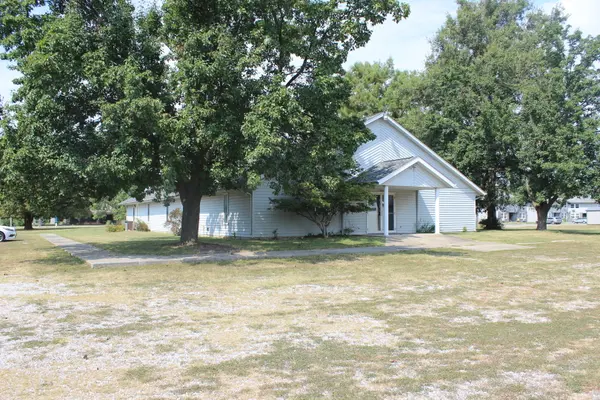 321 Country Club LN, Centralia, IL 62801