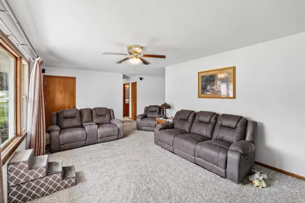 121 Palmer Dr, Laporte City, IA 50651
