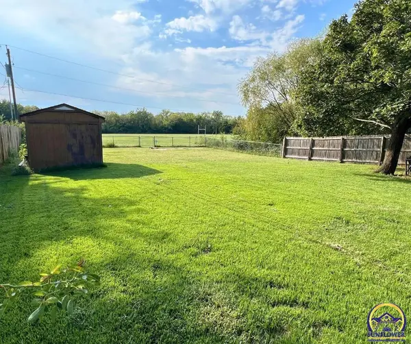 521 N 4th St, Carbondale, KS 66414