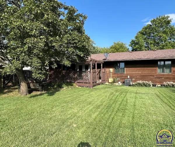521 N 4th St, Carbondale, KS 66414