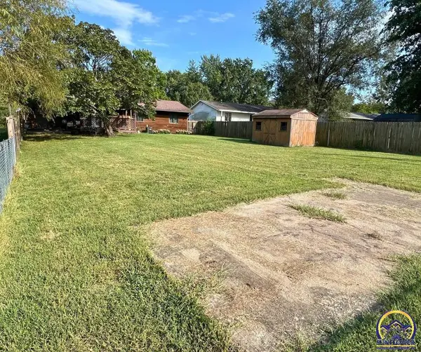 521 N 4th St, Carbondale, KS 66414