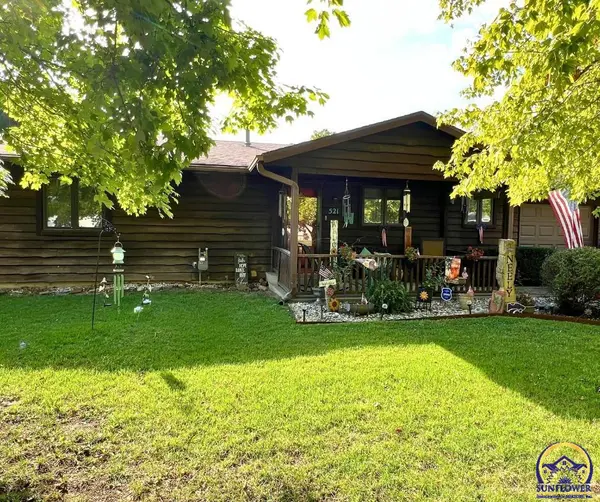 521 N 4th St, Carbondale, KS 66414