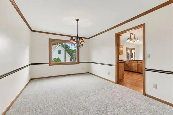 8325 Twilight LN, Lenexa, KS 66219