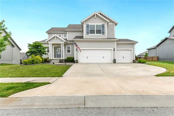124 SE Briar Valley LN, Blue Springs, MO 64064