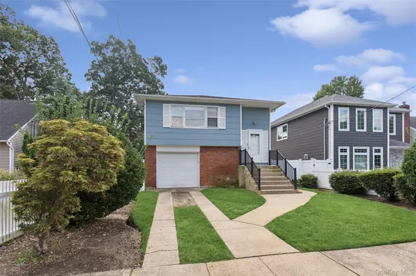 1928 Gormley AVE, Merrick, NY 11566