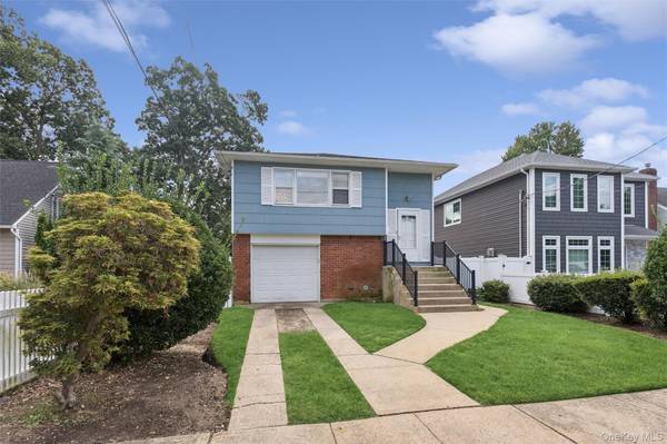 1928 Gormley AVE, Merrick, NY 11566