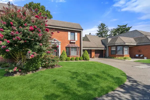 174 Anchor LN, Bay Shore, NY 11706