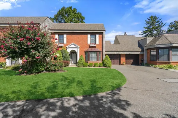 174 Anchor LN, Bay Shore, NY 11706