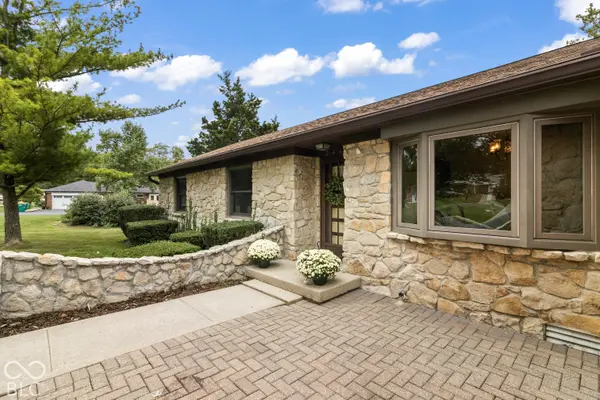 2448 S Sunrise DR, New Palestine, IN 46163