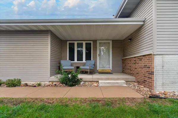1447 Asbury LN, Waterloo, IA 50701