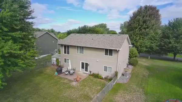 7944 Highland DR, Lino Lakes, MN 55014