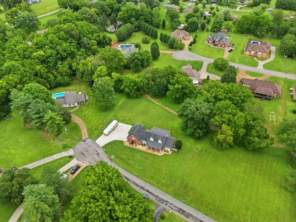 318 Walnut Ct, White House, TN 37188