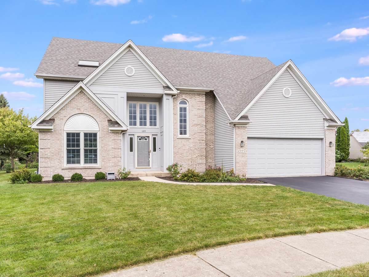 1225 Willowcrest CT, Aurora, IL 60504