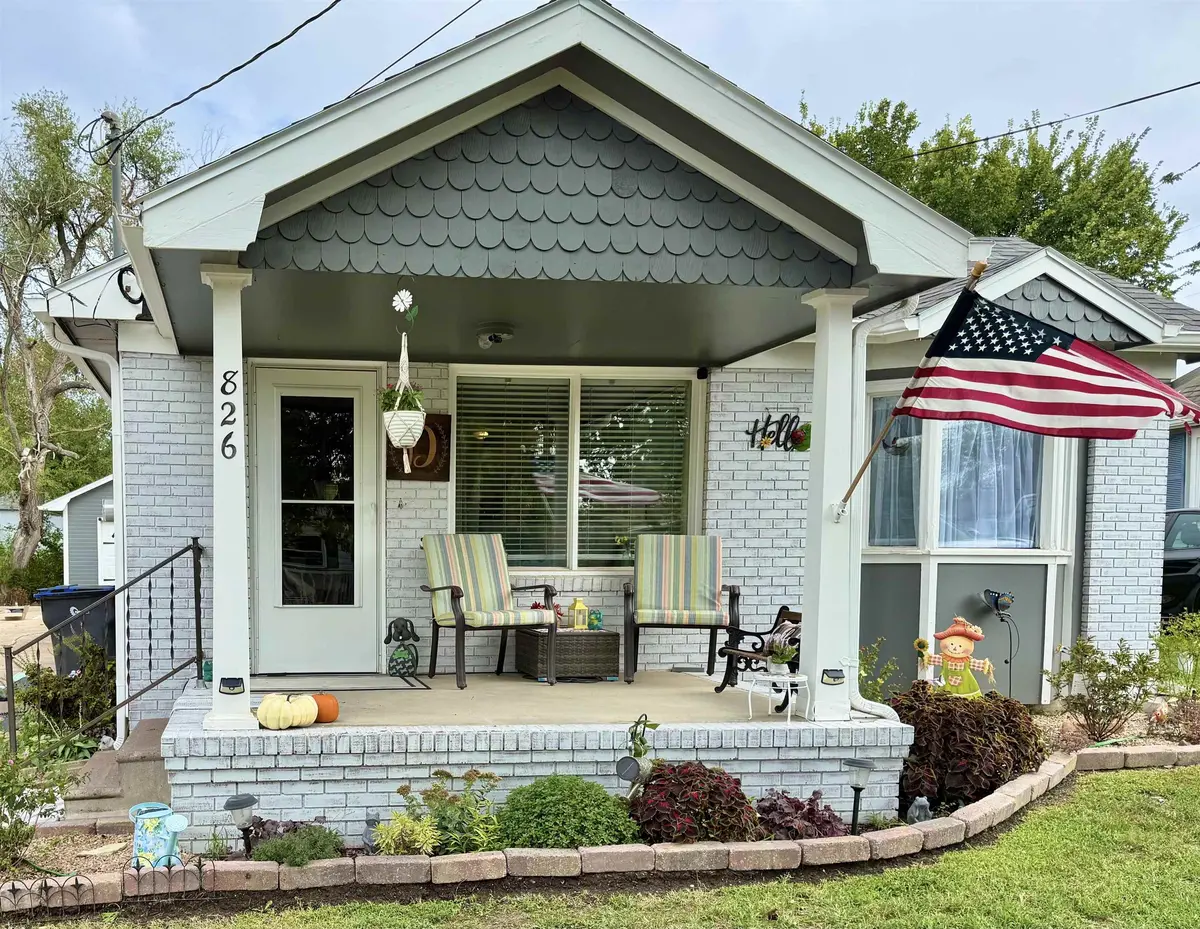 826 Old Main St, Newton, KS 67114-4328