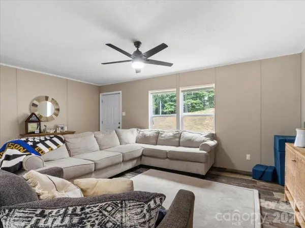 472 Laurel Heights DR, Burnsville, NC 28714