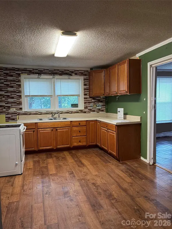 11 Republic ST, Great Falls, SC 29055