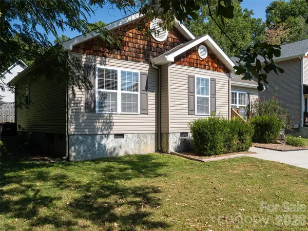 151 W Newberry DR, Fletcher, NC 28732