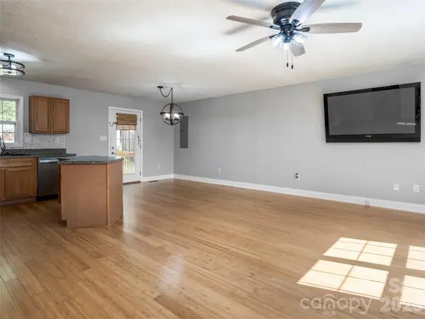 151 W Newberry DR, Fletcher, NC 28732