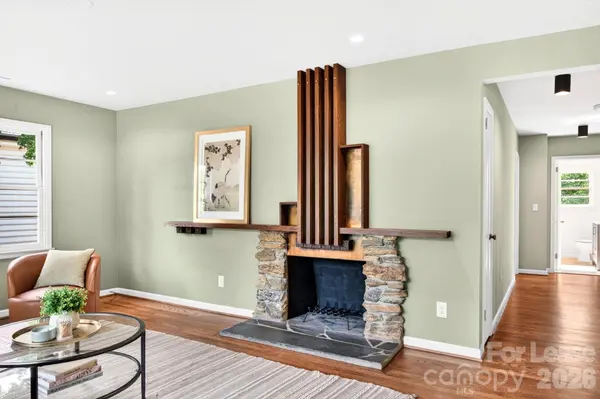 4 Baird LN, Asheville, NC 28804