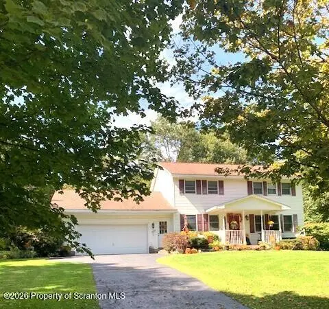 655 Elkview DR, Clifford Twp, PA 18421