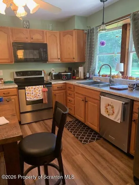 655 Elkview DR, Clifford Twp, PA 18421