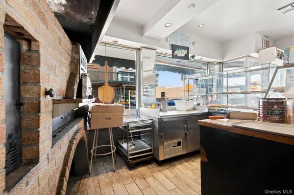 35-04 43 AVE, Long Island City, NY 11101