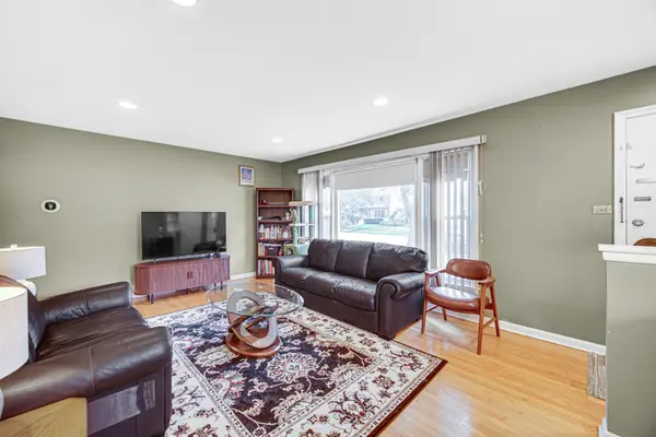 8644 Laramie AVE, Skokie, IL 60077