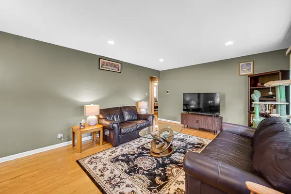 8644 Laramie AVE, Skokie, IL 60077