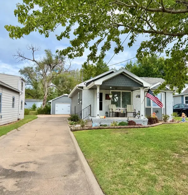 826 Old Main St, Newton, KS 67114-4328