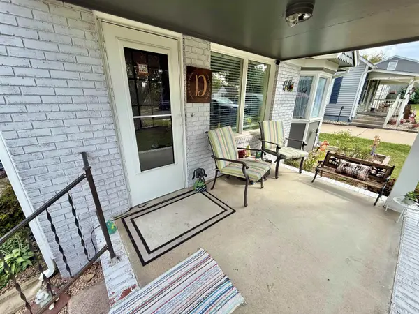826 Old Main St, Newton, KS 67114-4328