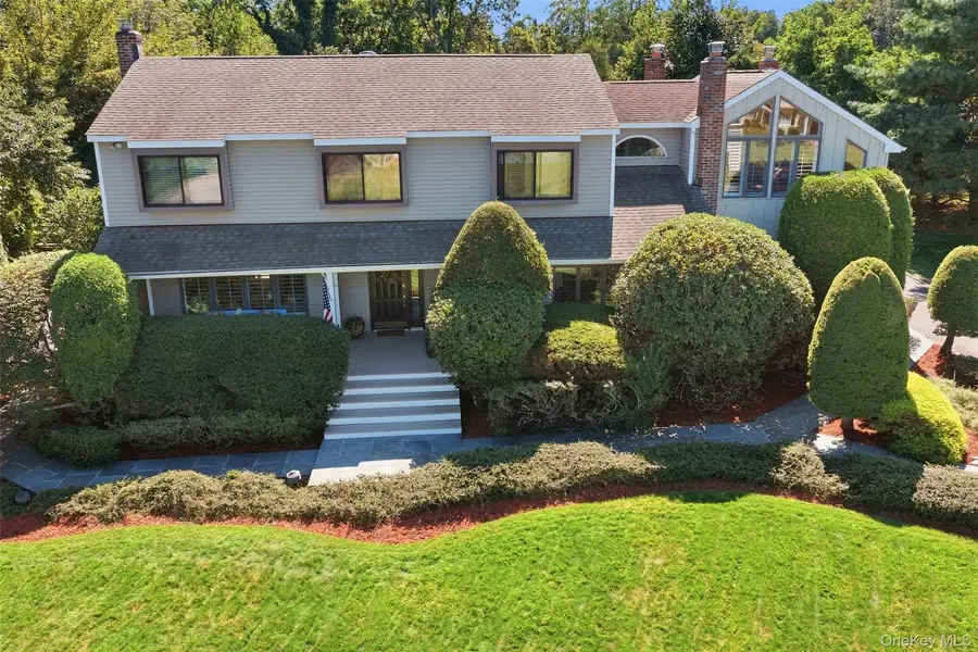 14 Seacliff LN, Miller Place, NY 11764